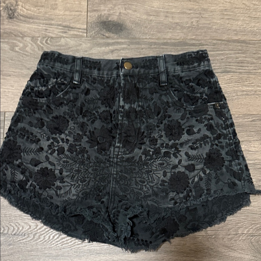 Free People Black Etienne Field Ultra High Rise Embroidered Shorts size 27 - Picture 1 of 3